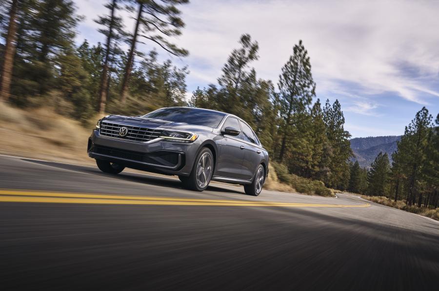  Volkswagen Passat R-Line 2019 года  (NA) (фото 15 из 23)